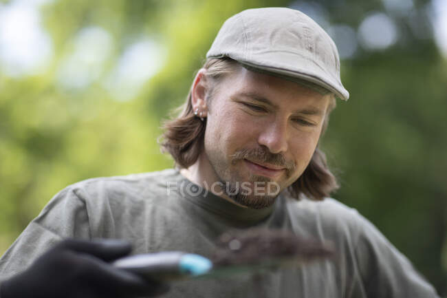 Portrait of a man holding a trowel, Germany — Stock Photo
