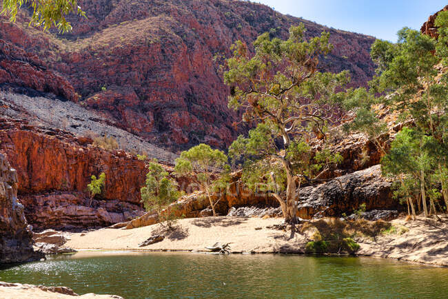 Furo de água em Ormiston Gorge, West MacDonnell National Park, Território do Norte, Austrália — Fotografia de Stock