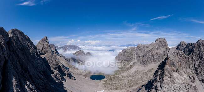 Paisaje de montaña, Dolomitas, Lienz, Austria - foto de stock