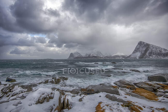 Küstenlandschaft, Lofoten, Nordland, Norwegen — Stockfoto