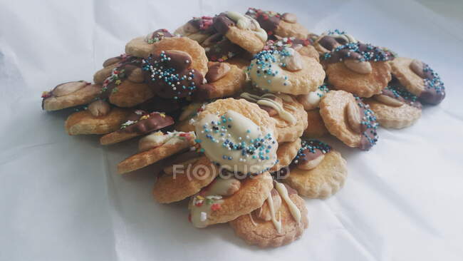Empilement de biscuits aux amandes faits maison — Photo de stock