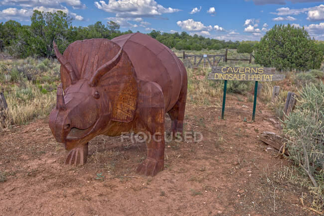Скульптура динозаврів у Grand Canyon Caverns, Peach Springs, Mile Marker 115, Arizona, United States — стокове фото