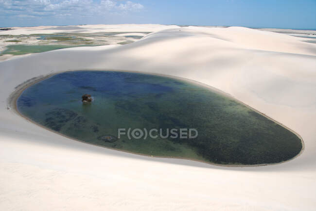 Hut in the middle of a Lagoon in Jericoacoara dunes, Ceara State, Brazil — Stock Photo