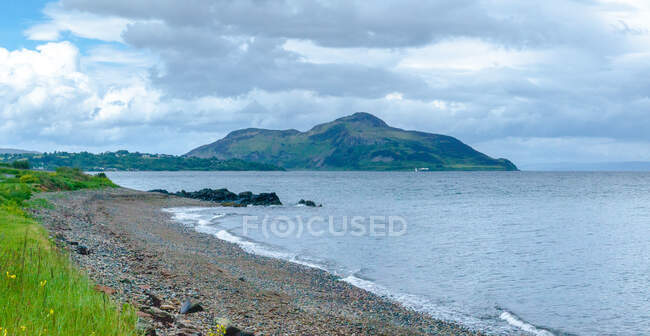 Paisagem costeira ao longo de Arran Coastal Way, Ilha de Arran, Escócia, Reino Unido — Fotografia de Stock