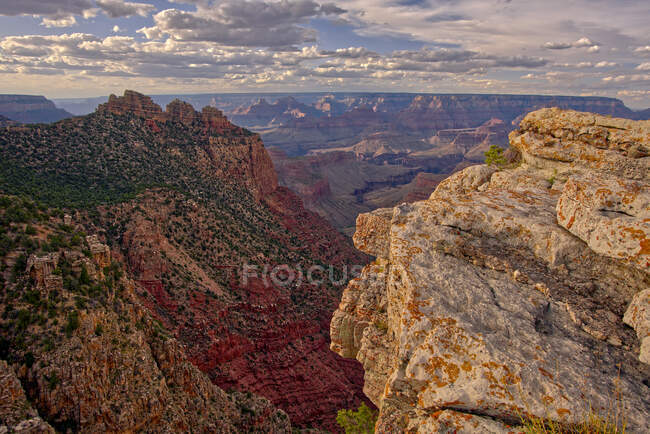 Вид на Каньон с Восточного Бугелхилла, Южный Рим, Гранд Каньон, Аризона, США — стоковое фото