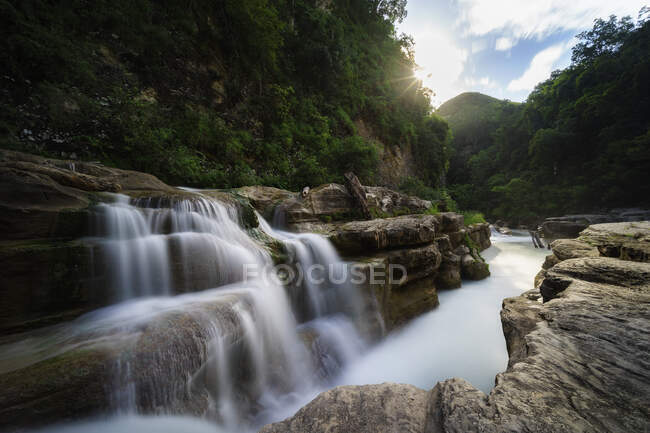Cachoeira de Tanggedu, Sumba Oriental, East Nusa Tengara, Indonésia — Fotografia de Stock