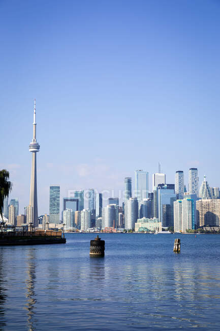 Місто на горизонті з вежею сн, торонто, онід, канада — стокове фото