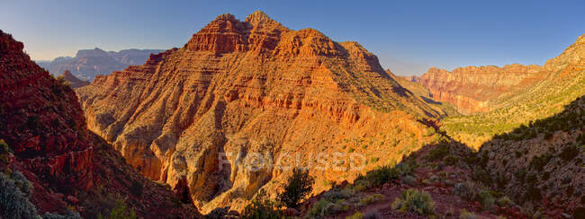 Vue du Grand Canyon depuis le sentier Tanner supérieur, Arizona, États-Unis — Photo de stock
