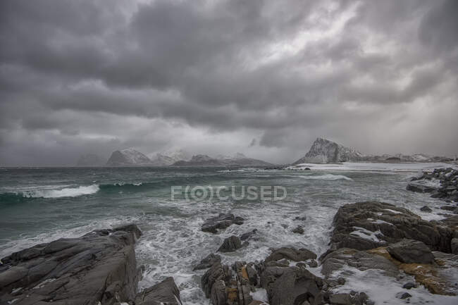 Paisaje costero, Lofoten, Nordland, Noruega - foto de stock