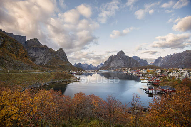 Paysage de montagne, Reine, Moskenes, Lofoten, Nordland, Norvège — Photo de stock
