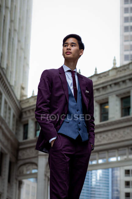 Portrait of a businessman with his hands in pockets, Chicago, Illinois, United States — Stock Photo