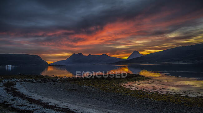 Küstenblick von Nesna, Lofoten, Nordland, Norwegen — Stockfoto