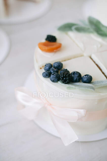 Close-up of four slices of cake tied together to make a compound cake — Stock Photo