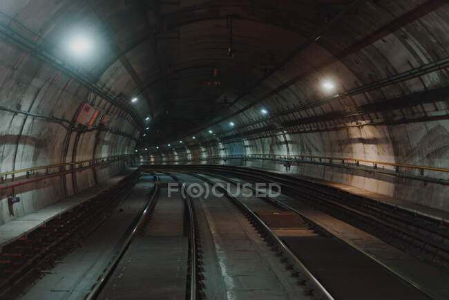 Beleuchteter U-Bahn-Tunnel in Brasilien — Stockfoto