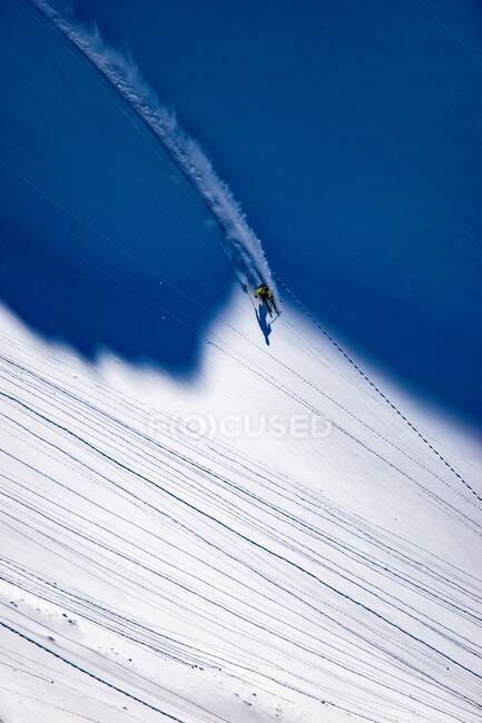 Повітряний вид людини на льодовик Дахштайн (Австрія) — стокове фото