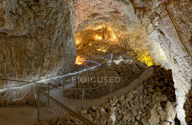 Large Gallery inside Grand Canyon Caverns, Peach Springs, Mile Marker 115, Arizona, United States — Stock Photo