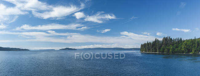 Paesaggio rurale e insenatura oceanica, Columbia Britannica, Canada — Foto stock