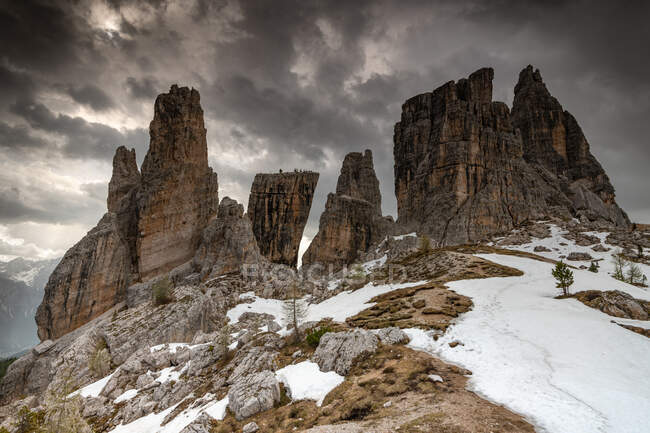 Cinque Torri montagne, Dolomites, Belluno, Veneto, Italie — Photo de stock