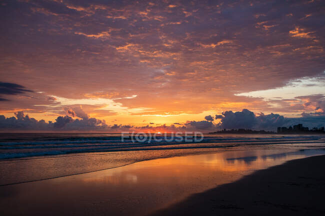 Coolangatta bei Sonnenaufgang, Goldküste, Queensland, Australien — Stockfoto