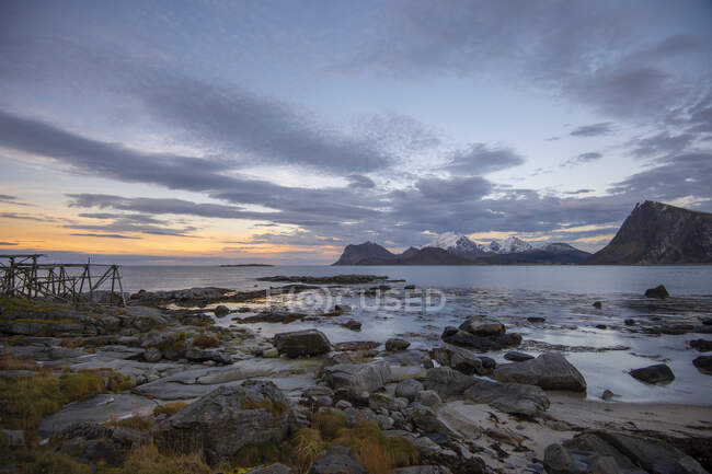 Paesaggio costiero al tramonto, Lofoten, Nordland, Norvegia — Foto stock