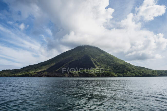 Vulcano Gunung Api, Isole Banda, Isole Maluku, Indonesia — Foto stock