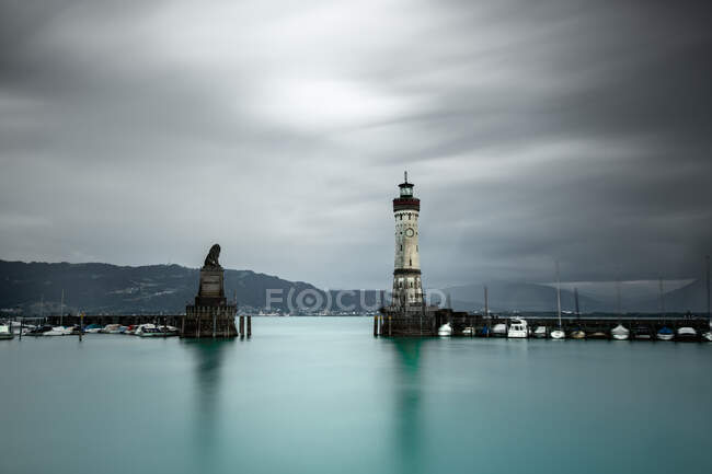 Довготривалі зйомки Lighthouse and Harbor Entrance, Lindau, Lake Constance, Bavaria, Germany — стокове фото
