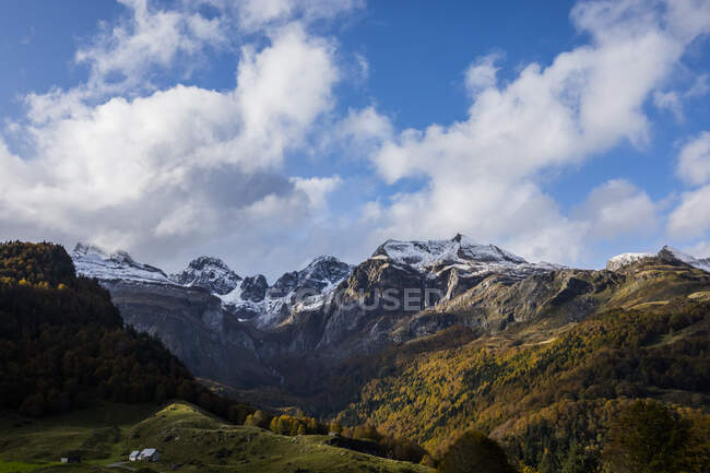 Paisaje de montaña, Pirineos, Francia - foto de stock
