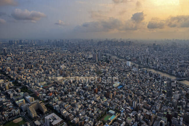 Paisaje urbano aéreo, Tokio, Honshu, Japón - foto de stock