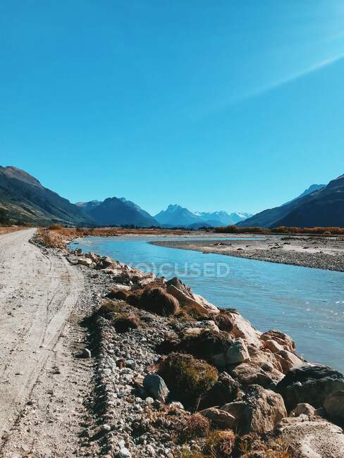 Estrada para as montanhas perto de Queenstown, South Island, Nova Zelândia — Fotografia de Stock