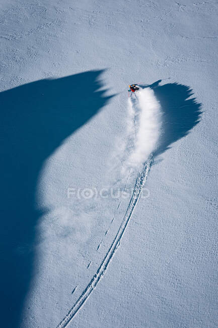 Luftaufnahme eines Freeride-Skifahrers im Hinterland des Skigebiets Gastein, Salzburg, Österreich — Stockfoto