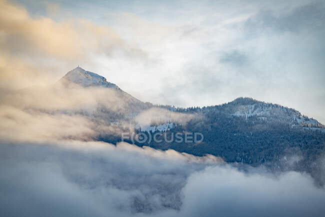 Wolken über den Kootenays bei Kaslo, British Columbia, Kanada — Stockfoto