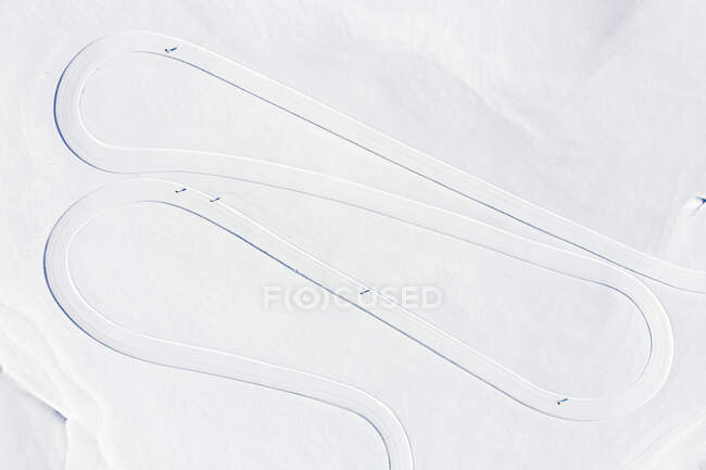 Vista aérea de una pista de patinaje en las montañas, Sportgastein, Gastein, Salzburgo, Austria - foto de stock
