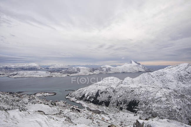 Snow covered mountains, Flakstad, Lofoten, Nordland, Norway — Stock Photo