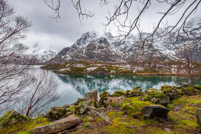 Paisagem montanhosa perto de Laupstad, Austvagoya, Lofoten, Nordland, Noruega — Fotografia de Stock