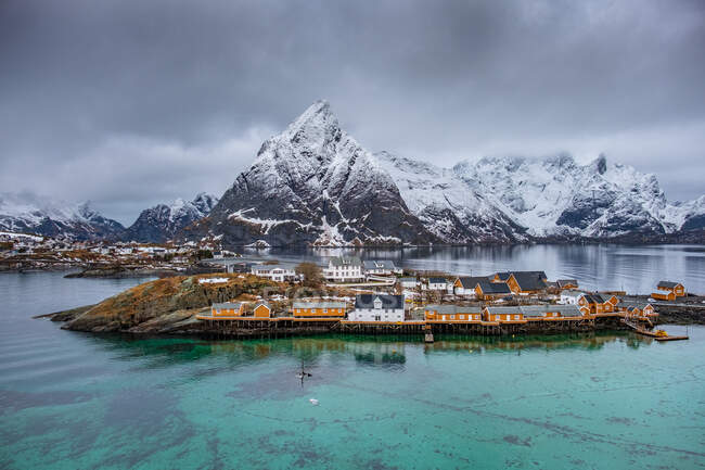Village côtier de Sakrisoy, Lofoten, Nordland, Norvège — Photo de stock