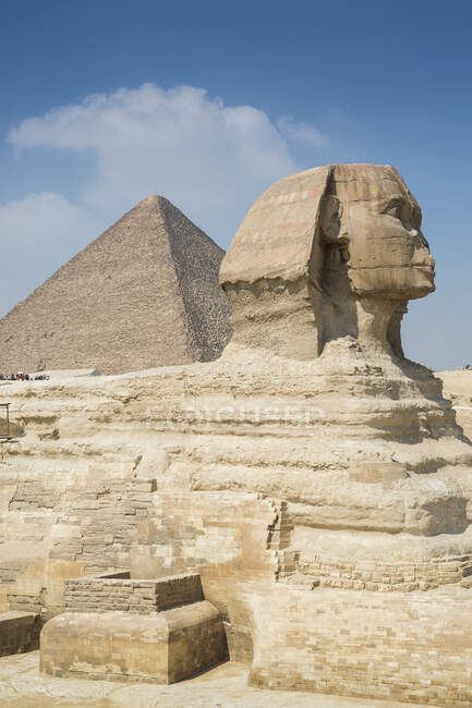 A grande Esfinge e pirâmide, Gizé perto do Cairo, Egito — Fotografia de Stock