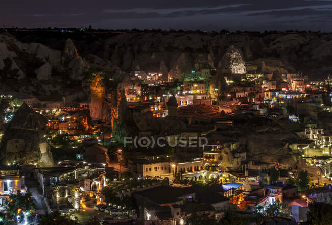 Paisagem urbana à noite, Goreme, Turquia — Fotografia de Stock