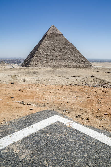 Heliporto perto das pirâmides, Planalto de Gizé perto do Cairo, Egito — Fotografia de Stock