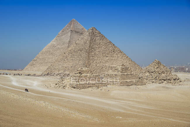 Complejo piramidal de Giza cerca de El Cairo, Egipto - foto de stock