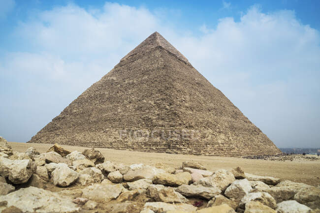 Chephren pyramid, Giza Pyramid complex near Cairo, Egypt — Stock Photo