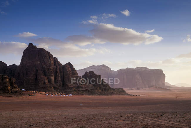 Camping beduino, Wadi Rum, Jordania - foto de stock