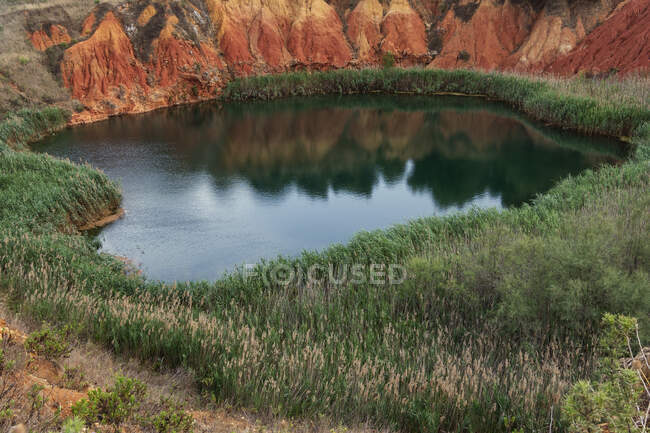 Cantera de bauxita cerca de Otranto, Lecce, Puglia, Italia - foto de stock
