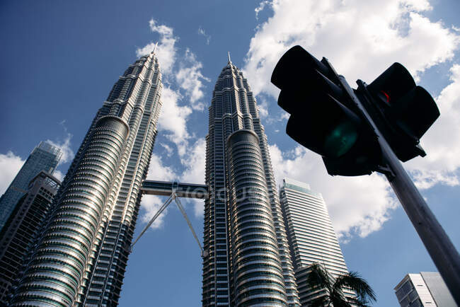 Vue sur les tours jumelles Petronas, Kuala Lumpur, Malaisie — Photo de stock