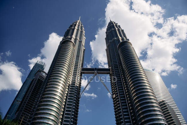 Vue sur les tours jumelles Petronas, Kuala Lumpur, Malaisie — Photo de stock
