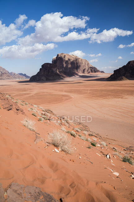 Jebel Rum mountain, Wadi Rum, Jordania - foto de stock