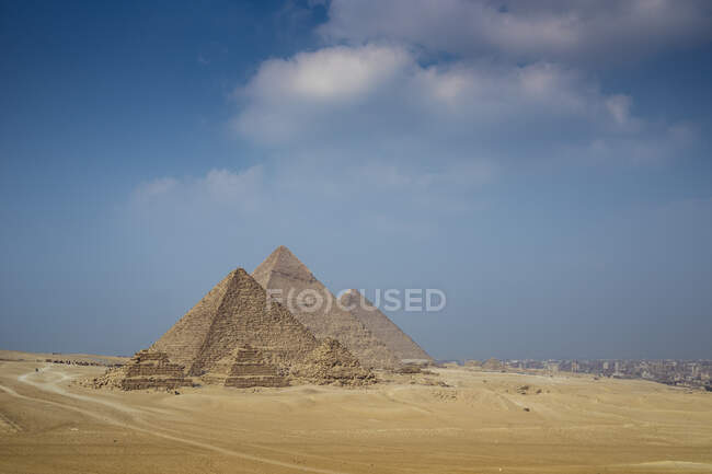 Complesso piramidale di Giza vicino al Cairo, Egitto — Foto stock