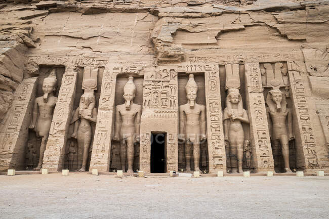 Храм Nefertari, Абу-Сімбел, Єгипет — стокове фото