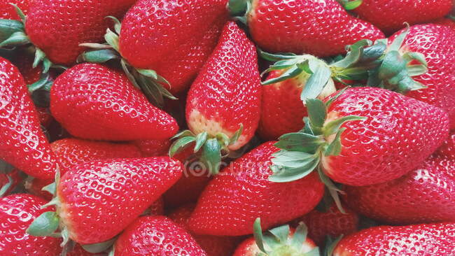 Nahaufnahme roher Erdbeeren — Stockfoto