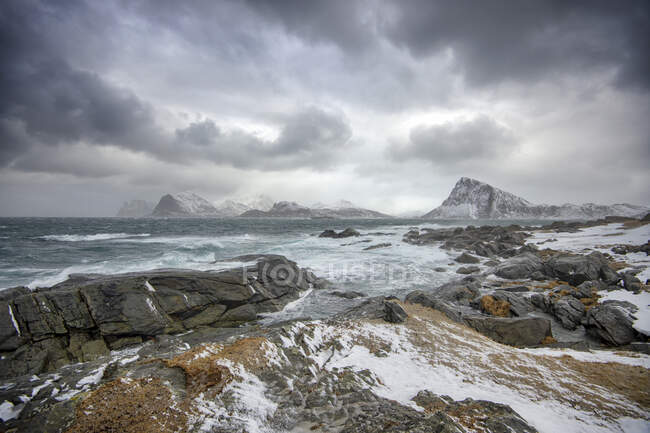 Sturm braut sich über Strand, Lofoten, Nordland, Norwegen — Stockfoto