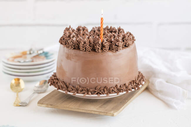 Nahaufnahme einer Schokolade Geburtstagstorte — Stockfoto